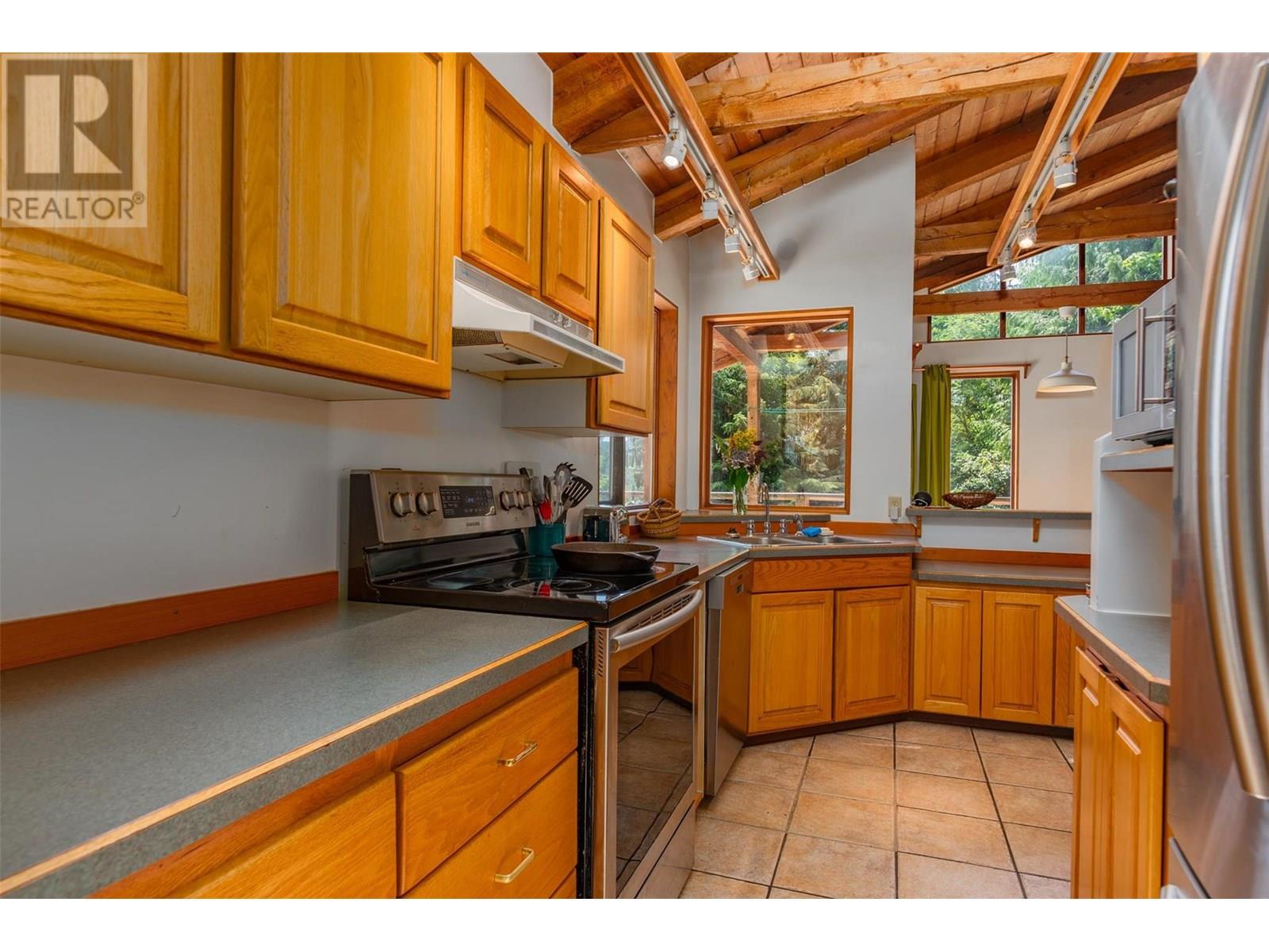1116 C Avenue, Kaslo, British Columbia  V0G 1M0 - Photo 34 - 10355962