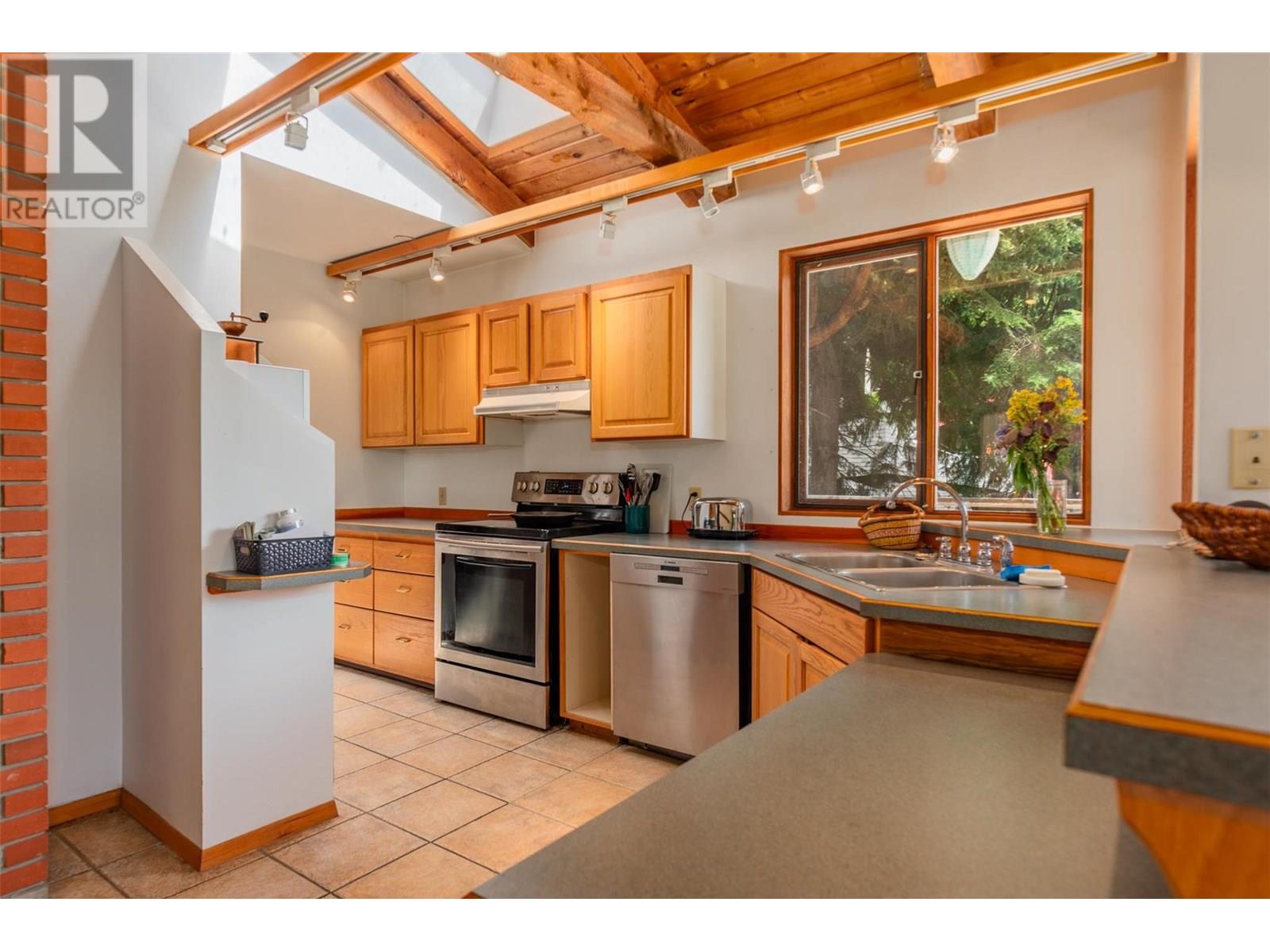 1116 C Avenue, Kaslo, British Columbia  V0G 1M0 - Photo 37 - 10355962