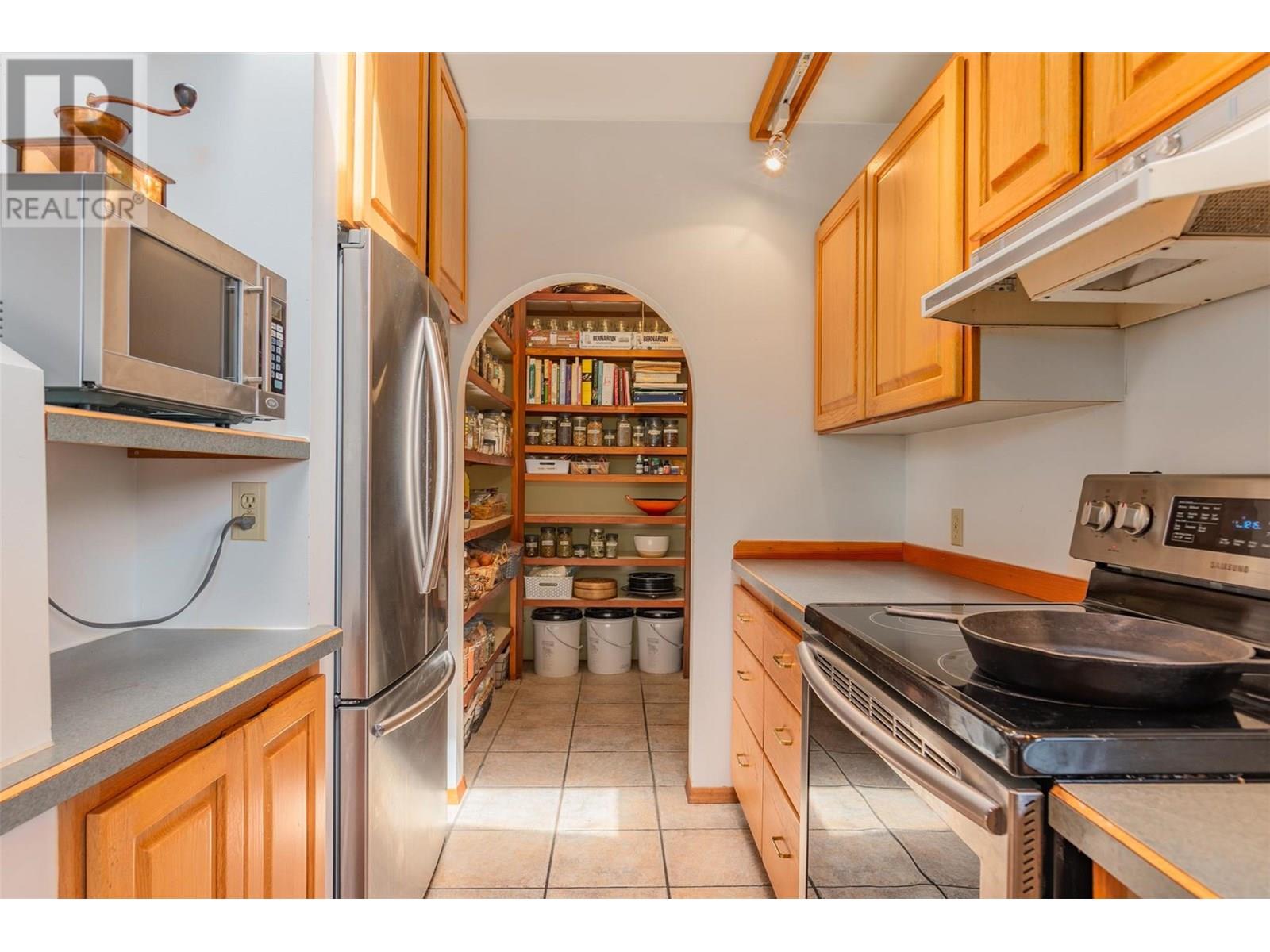 1116 C Avenue, Kaslo, British Columbia  V0G 1M0 - Photo 38 - 10355962