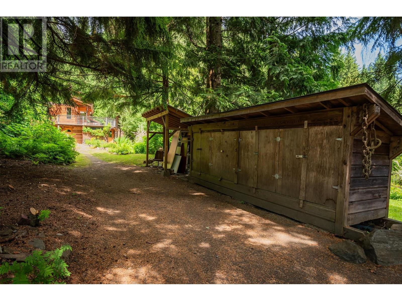 1116 C Avenue, Kaslo, British Columbia  V0G 1M0 - Photo 5 - 10355962