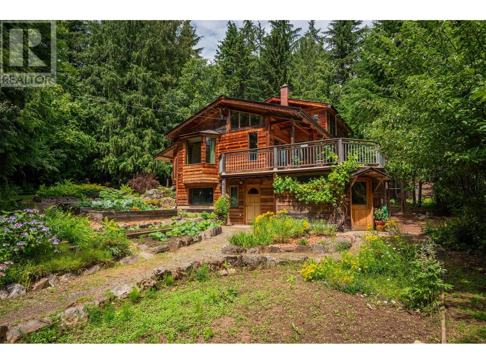 1116 C Avenue, Kaslo, British Columbia  V0G 1M0 - Photo 6 - 10355962
