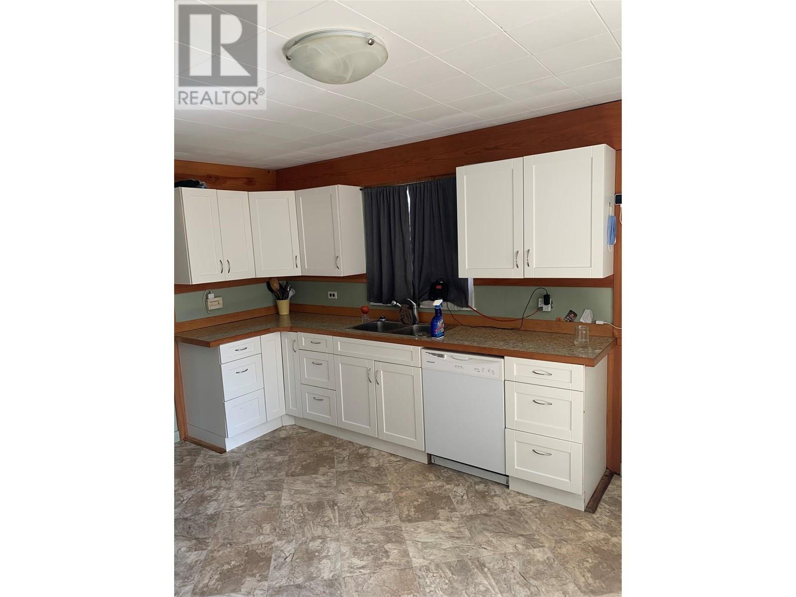 572 6 Highway, Nakusp, British Columbia  V0G 1R1 - Photo 10 - 10357088