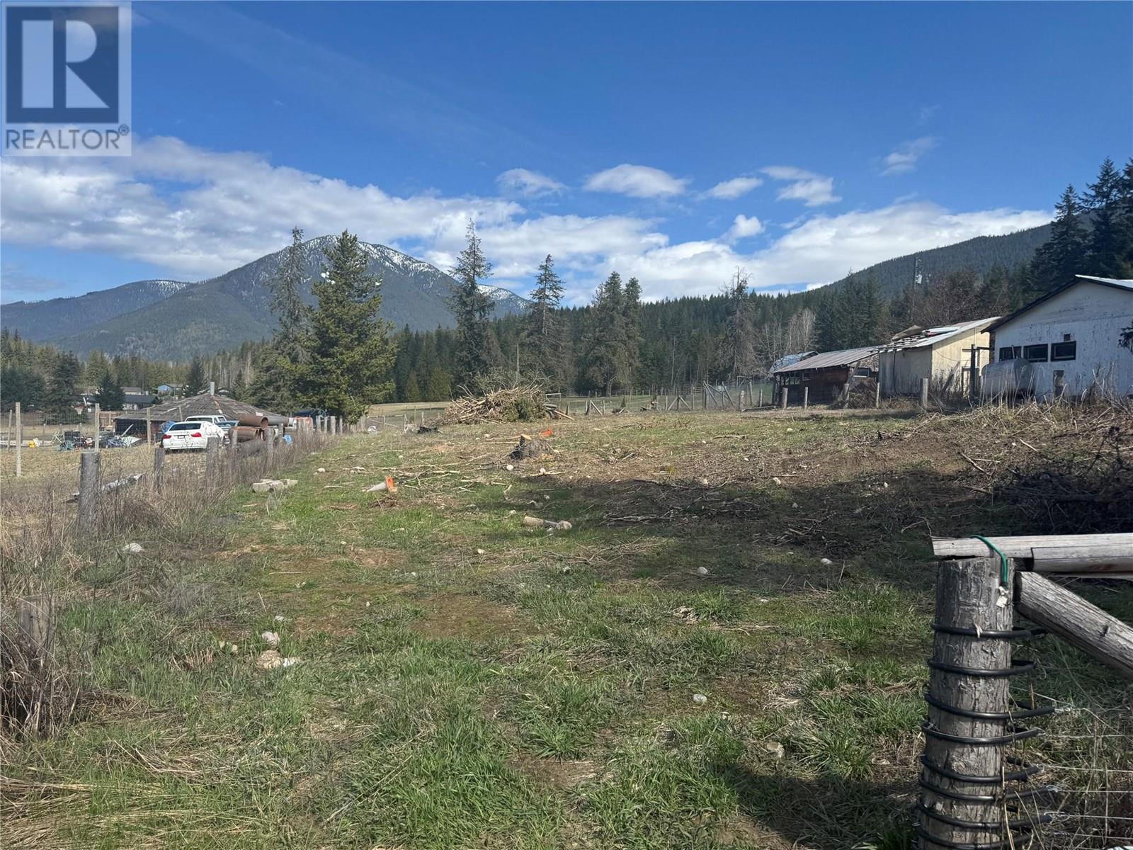 572 6 Highway, Nakusp, British Columbia  V0G 1R1 - Photo 17 - 10357088