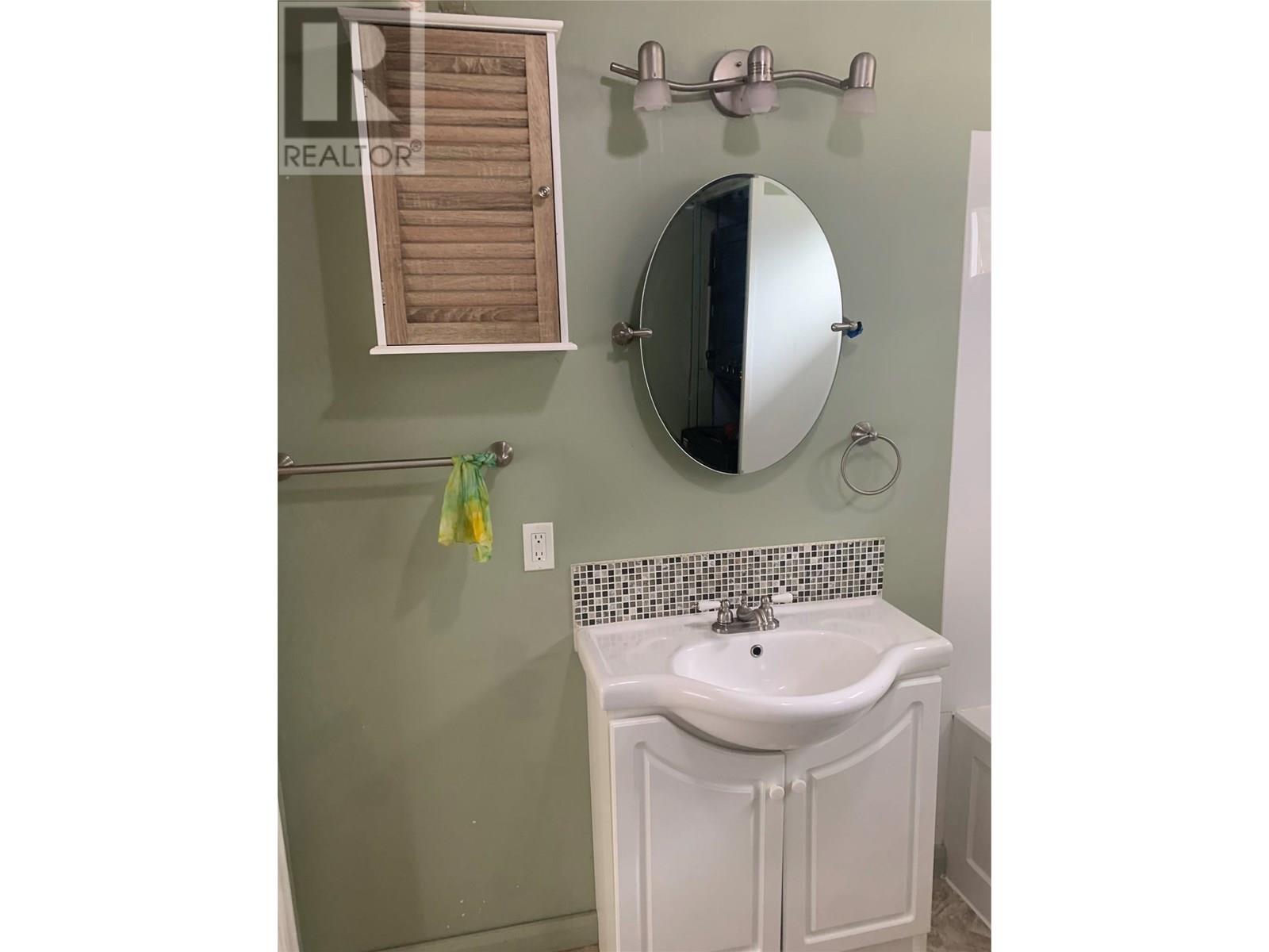 572 6 Highway, Nakusp, British Columbia  V0G 1R1 - Photo 3 - 10357088