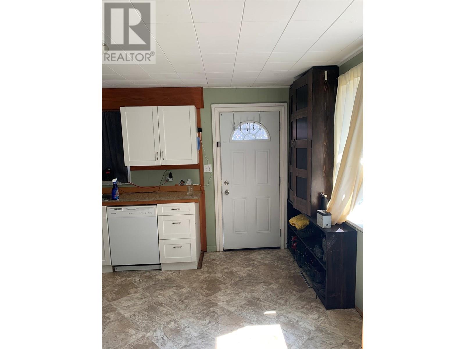572 6 Highway, Nakusp, British Columbia  V0G 1R1 - Photo 9 - 10357088