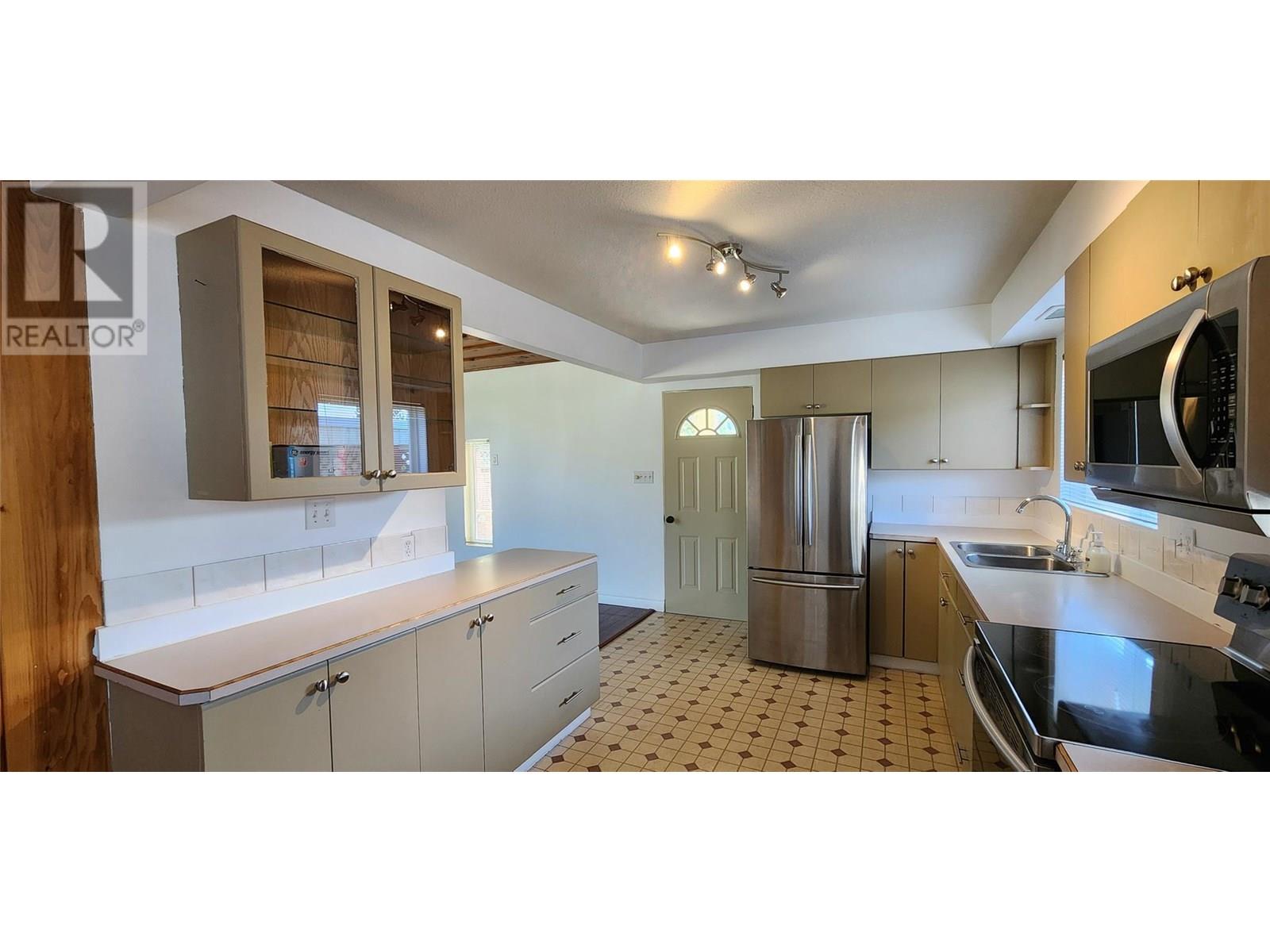 3494 Aster Drive, Trail, British Columbia  V1R 2X3 - Photo 15 - 10356971