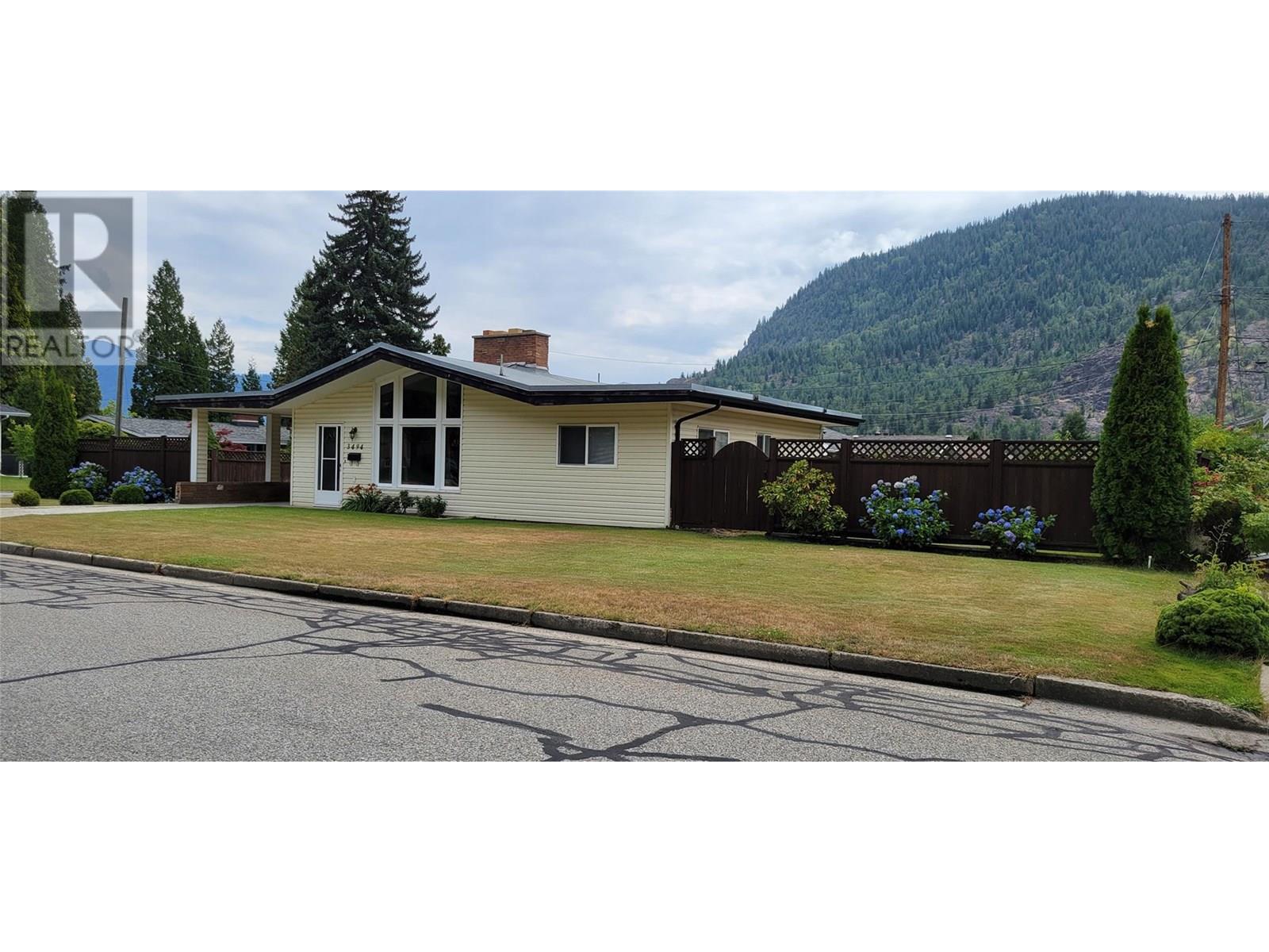 3494 Aster Drive, Trail, British Columbia  V1R 2X3 - Photo 2 - 10356971