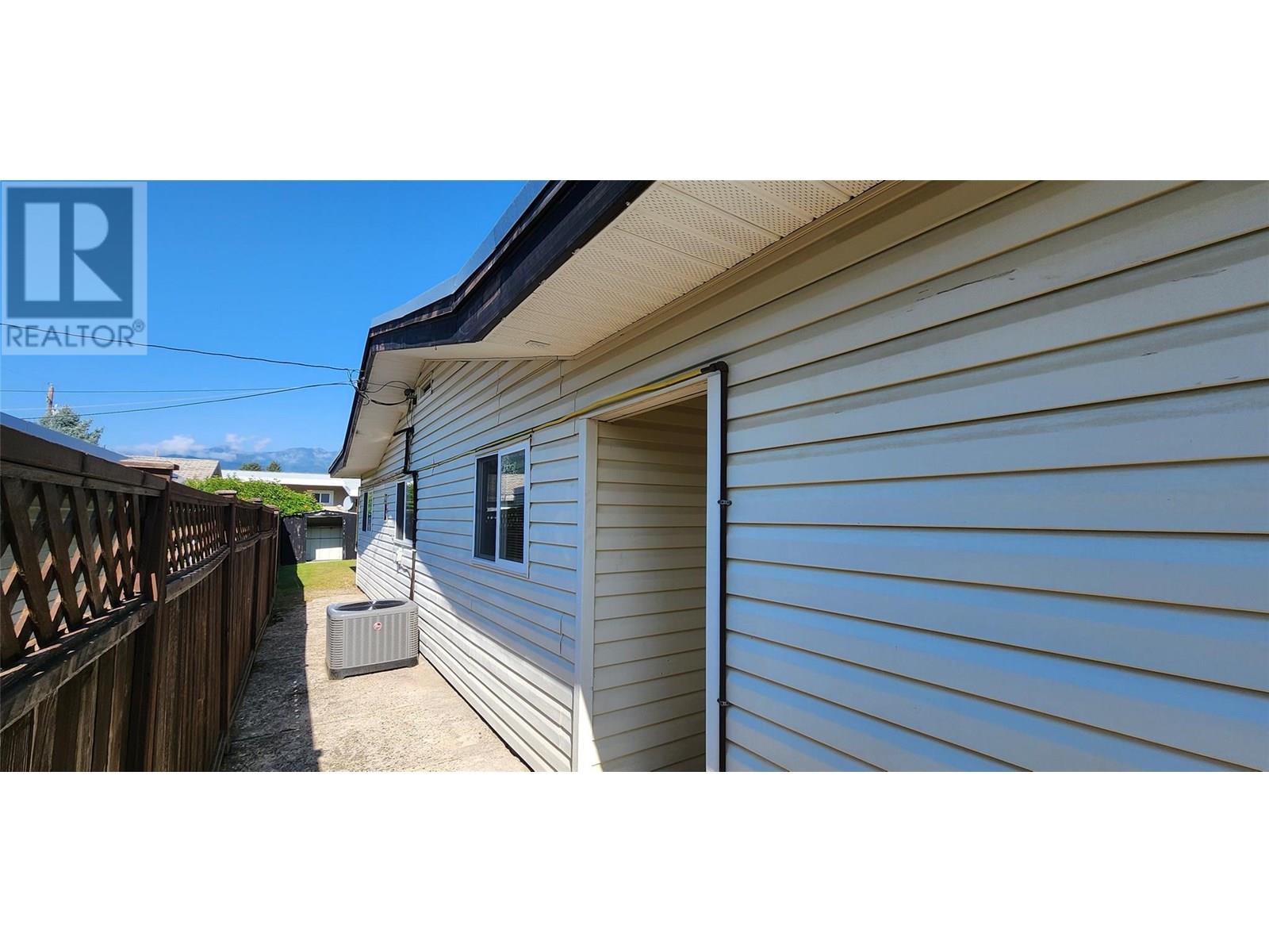 3494 Aster Drive, Trail, British Columbia  V1R 2X3 - Photo 6 - 10356971