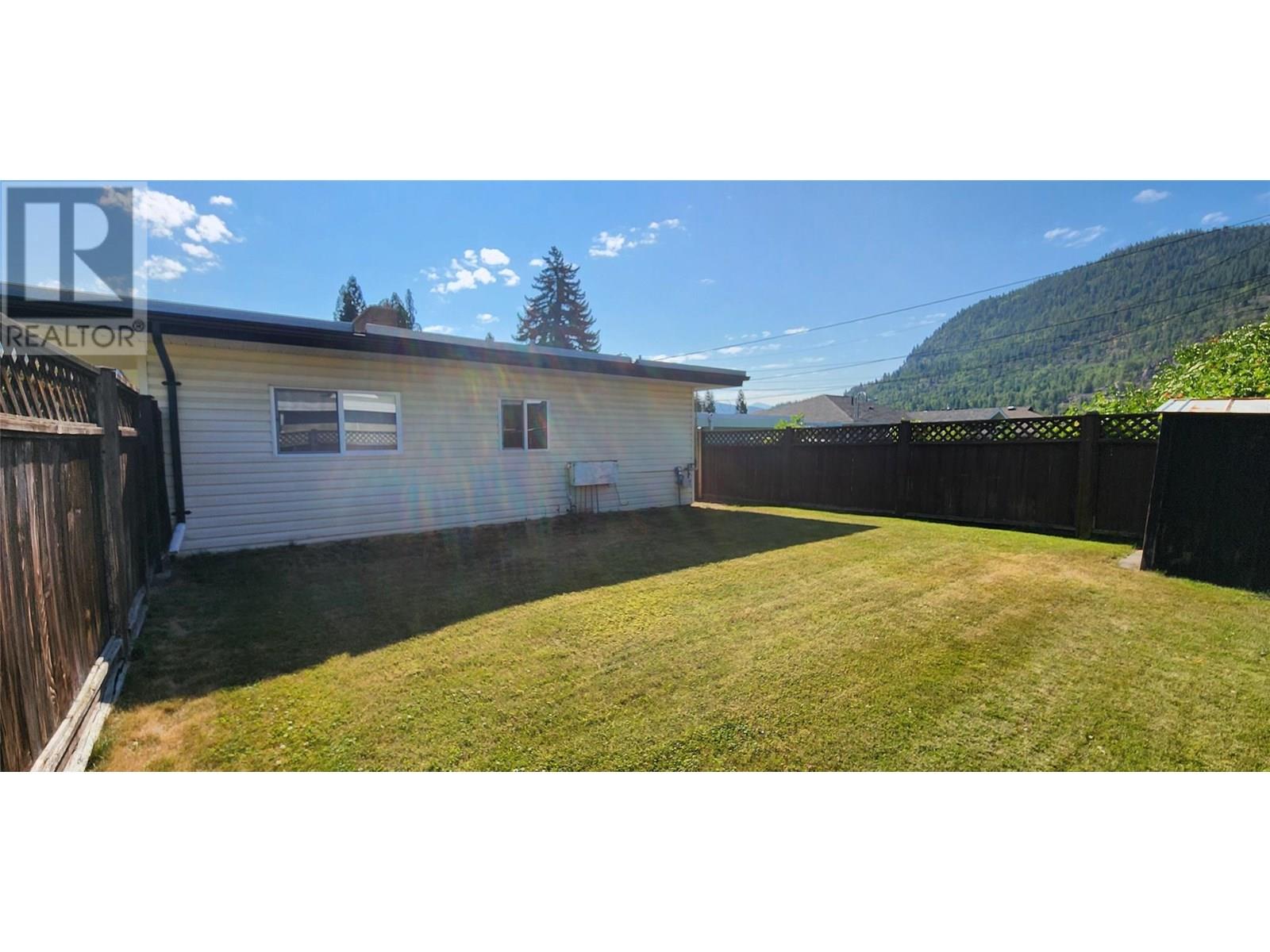 3494 Aster Drive, Trail, British Columbia  V1R 2X3 - Photo 8 - 10356971