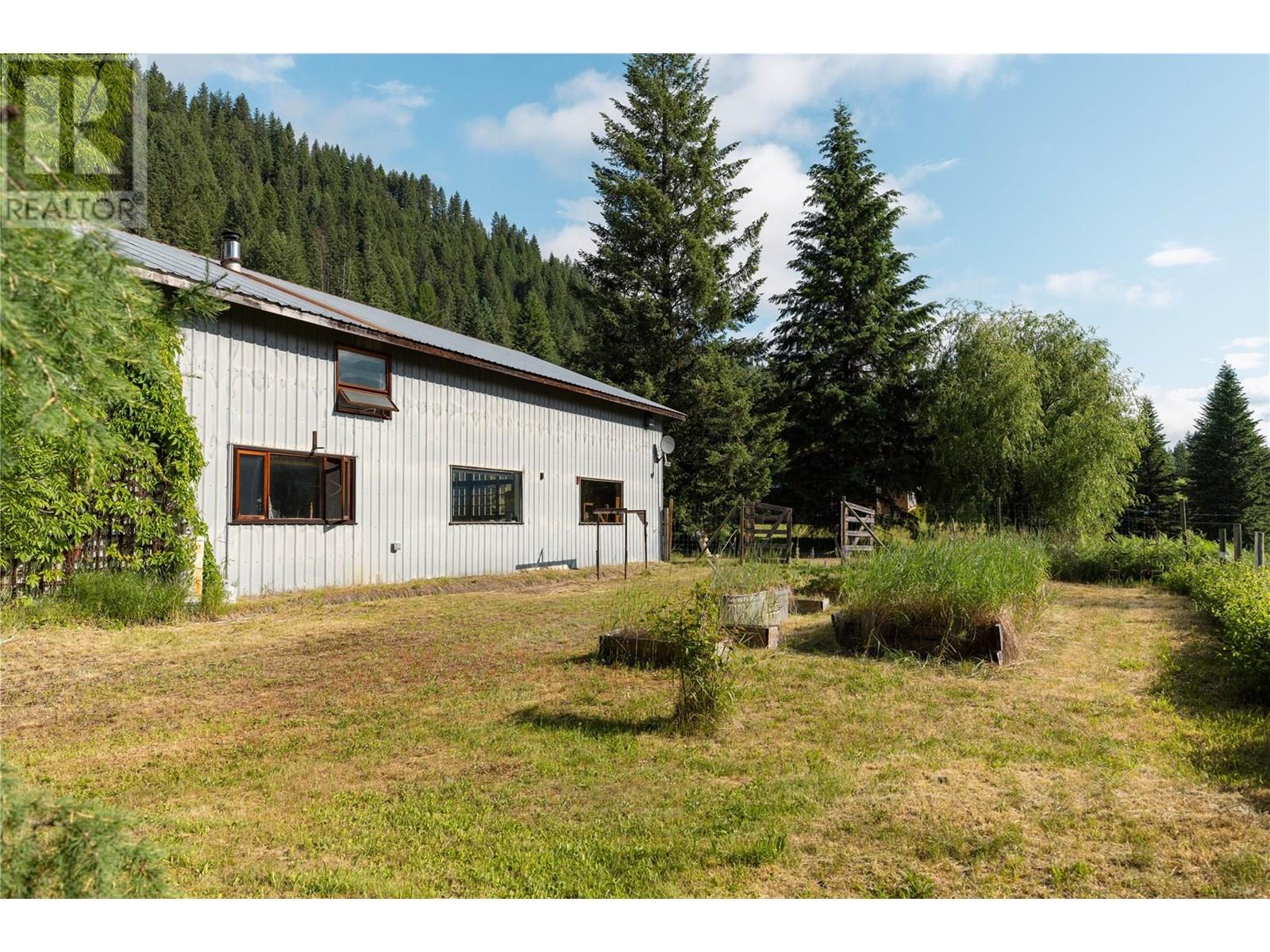 6777 Perry's Back Road, Winlaw, British Columbia  V0G 2J0 - Photo 33 - 10356357