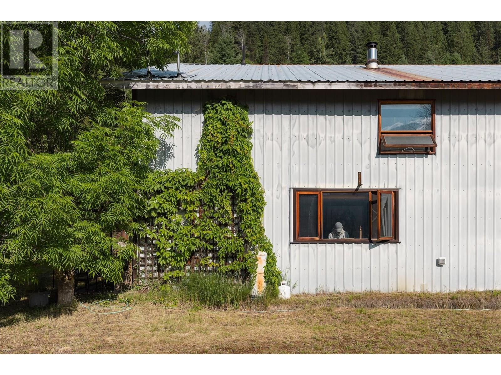 6777 Perry's Back Road, Winlaw, British Columbia  V0G 2J0 - Photo 34 - 10356357