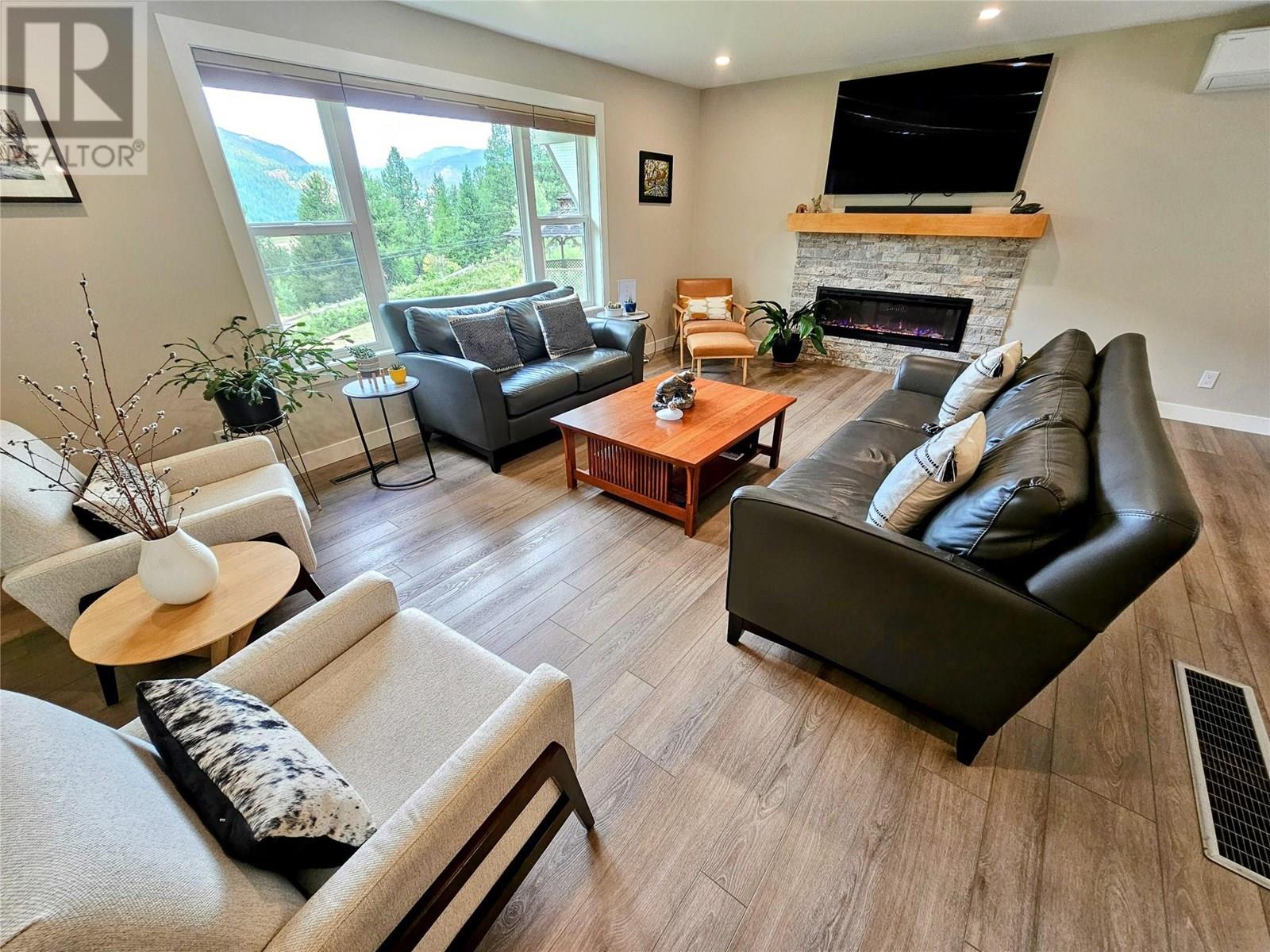 9480 Station Road, Trail, British Columbia  V1R 4W6 - Photo 12 - 10357326