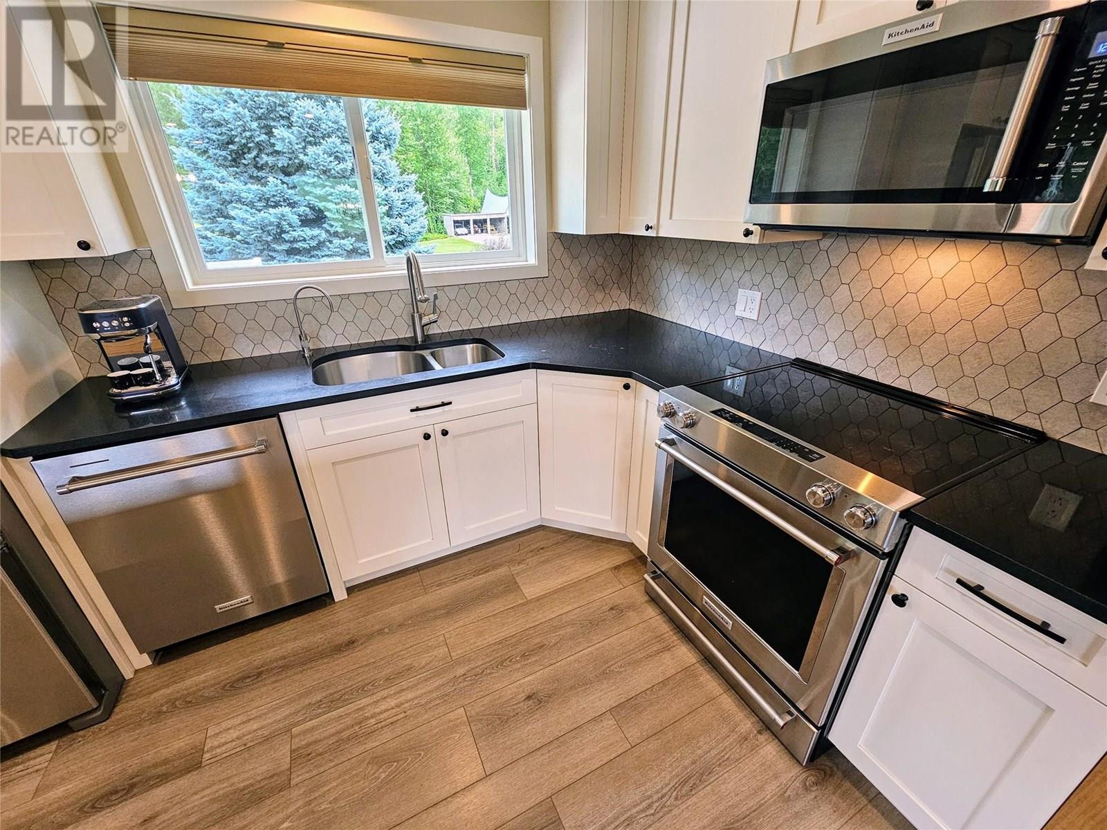 9480 Station Road, Trail, British Columbia  V1R 4W6 - Photo 17 - 10357326