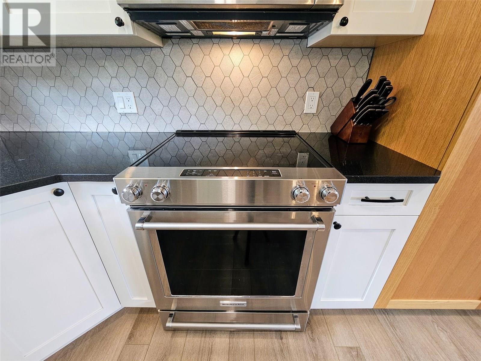 9480 Station Road, Trail, British Columbia  V1R 4W6 - Photo 18 - 10357326