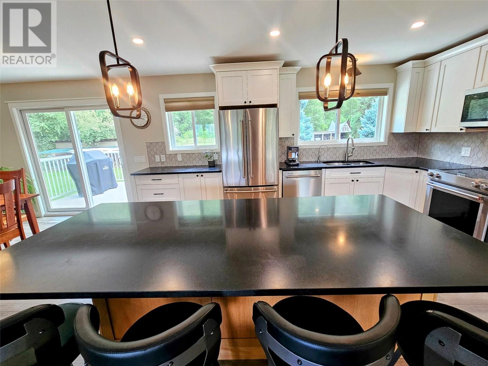 9480 Station Road, Trail, British Columbia  V1R 4W6 - Photo 20 - 10357326