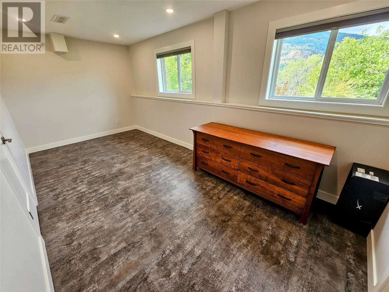 9480 Station Road, Trail, British Columbia  V1R 4W6 - Photo 36 - 10357326