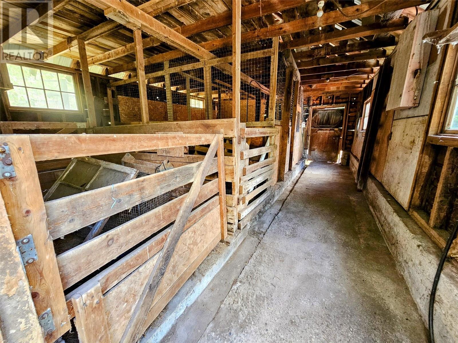 9480 Station Road, Trail, British Columbia  V1R 4W6 - Photo 54 - 10357326