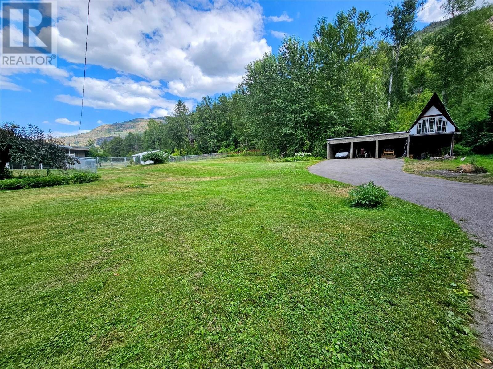 9480 Station Road, Trail, British Columbia  V1R 4W6 - Photo 56 - 10357326