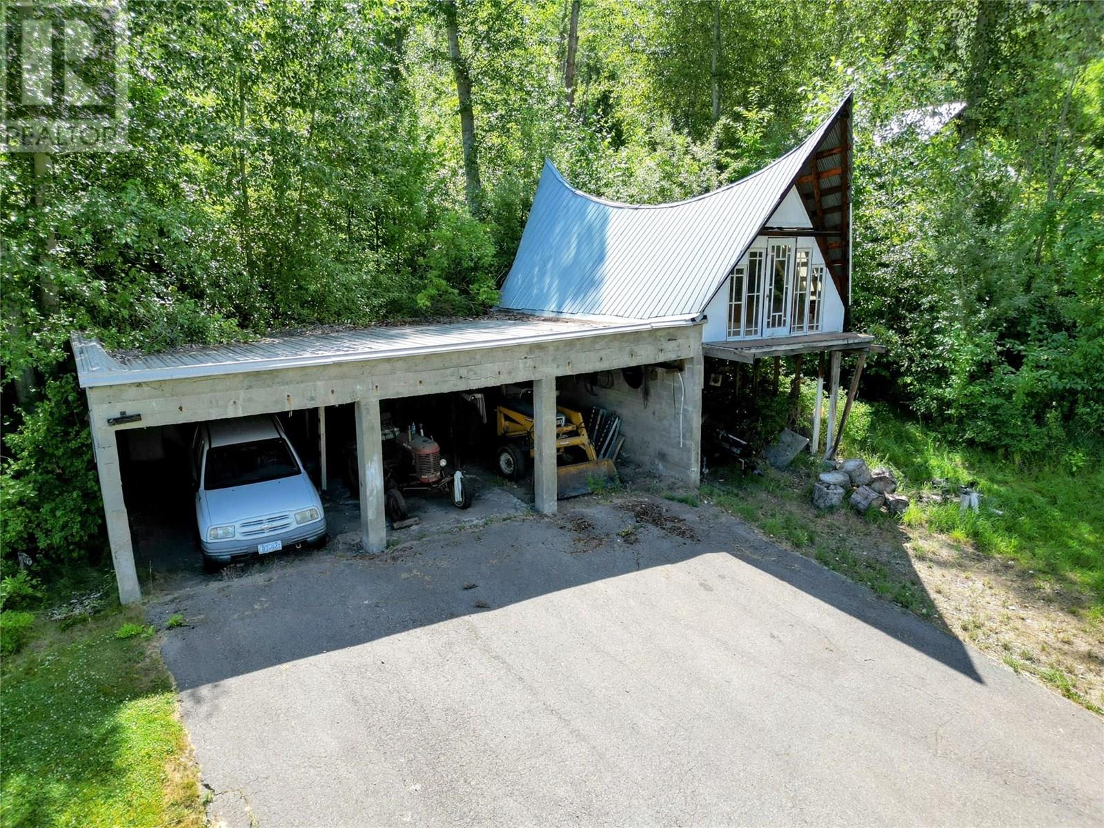 9480 Station Road, Trail, British Columbia  V1R 4W6 - Photo 57 - 10357326