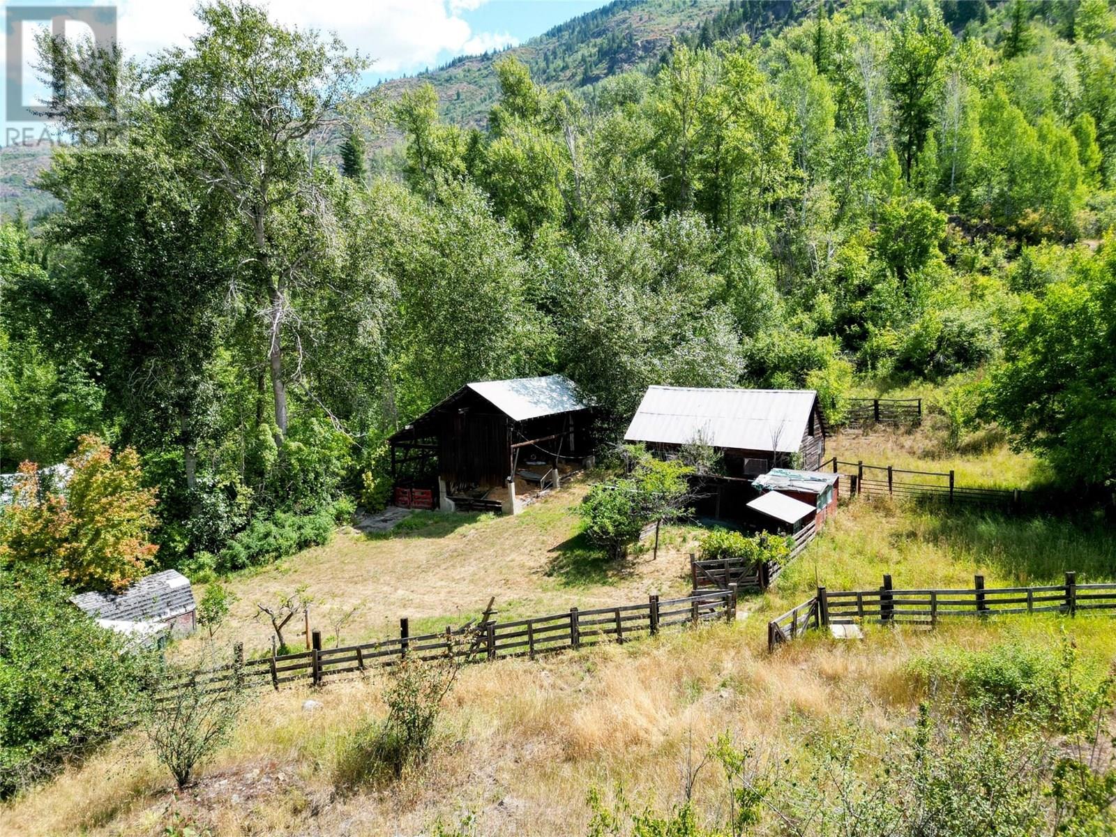 9480 Station Road, Trail, British Columbia  V1R 4W6 - Photo 8 - 10357326