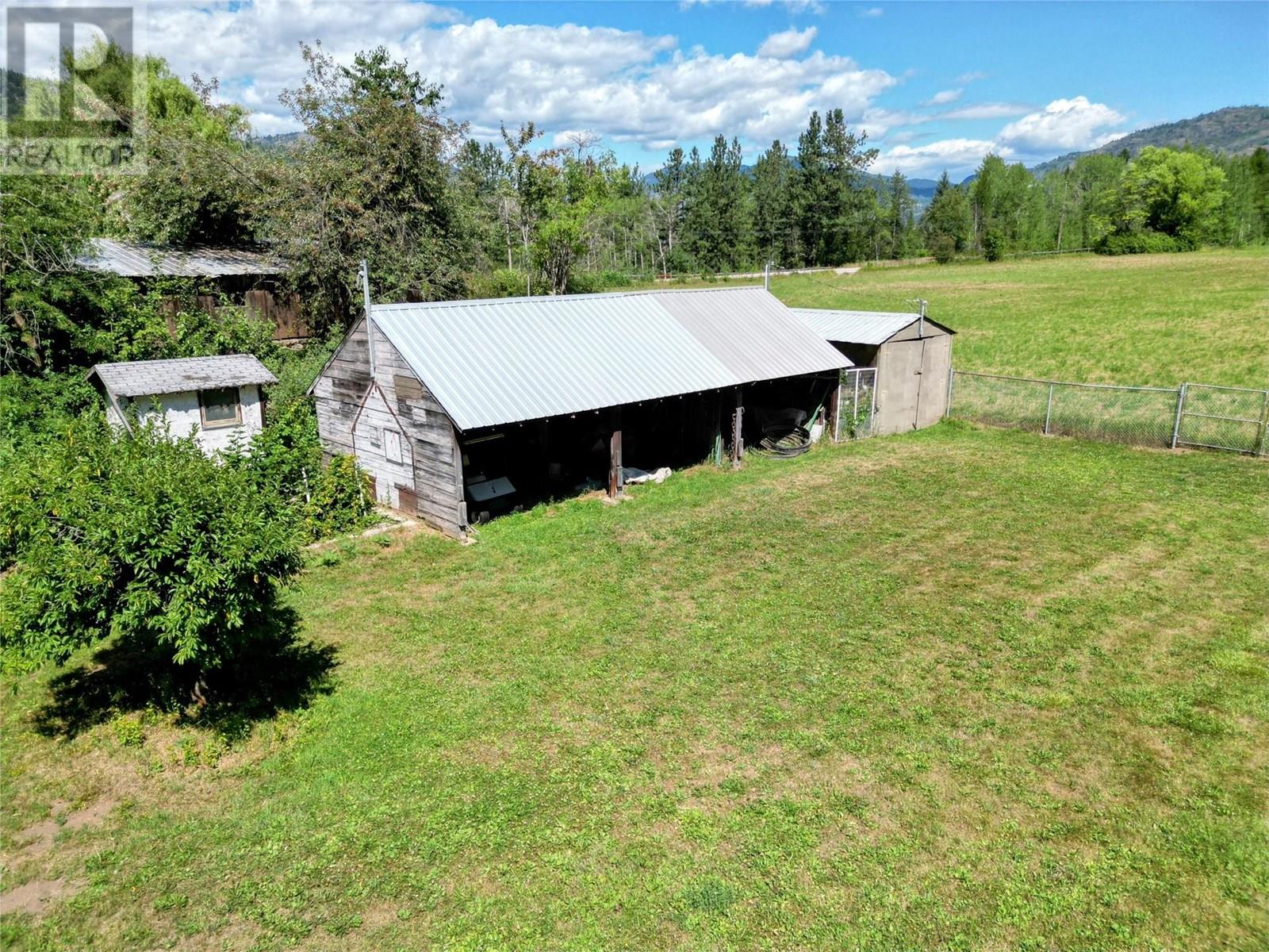 9480 Station Road, Trail, British Columbia  V1R 4W6 - Photo 9 - 10357326