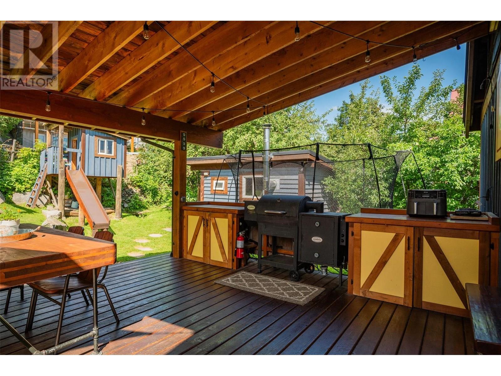 1954 Thompson Avenue, Rossland, British Columbia  V0G 1Y0 - Photo 10 - 10356106