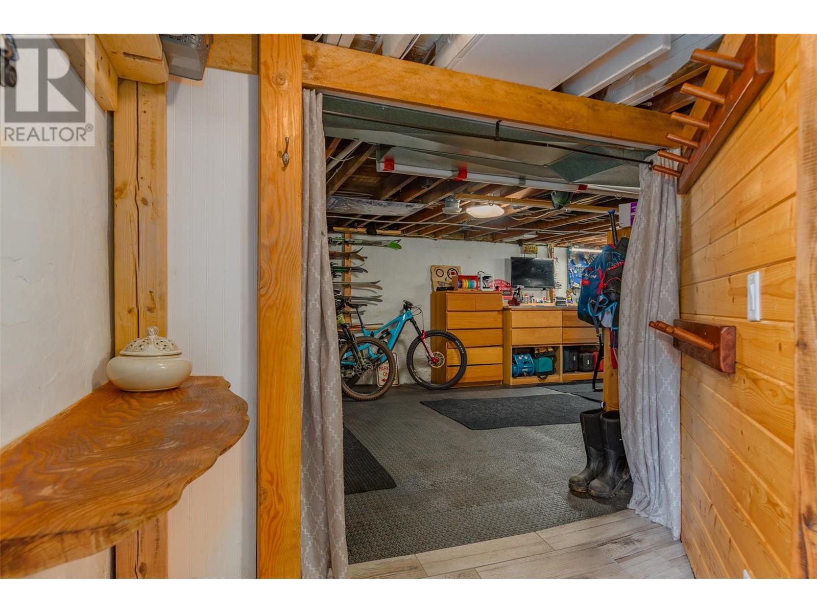 1954 Thompson Avenue, Rossland, British Columbia  V0G 1Y0 - Photo 14 - 10356106