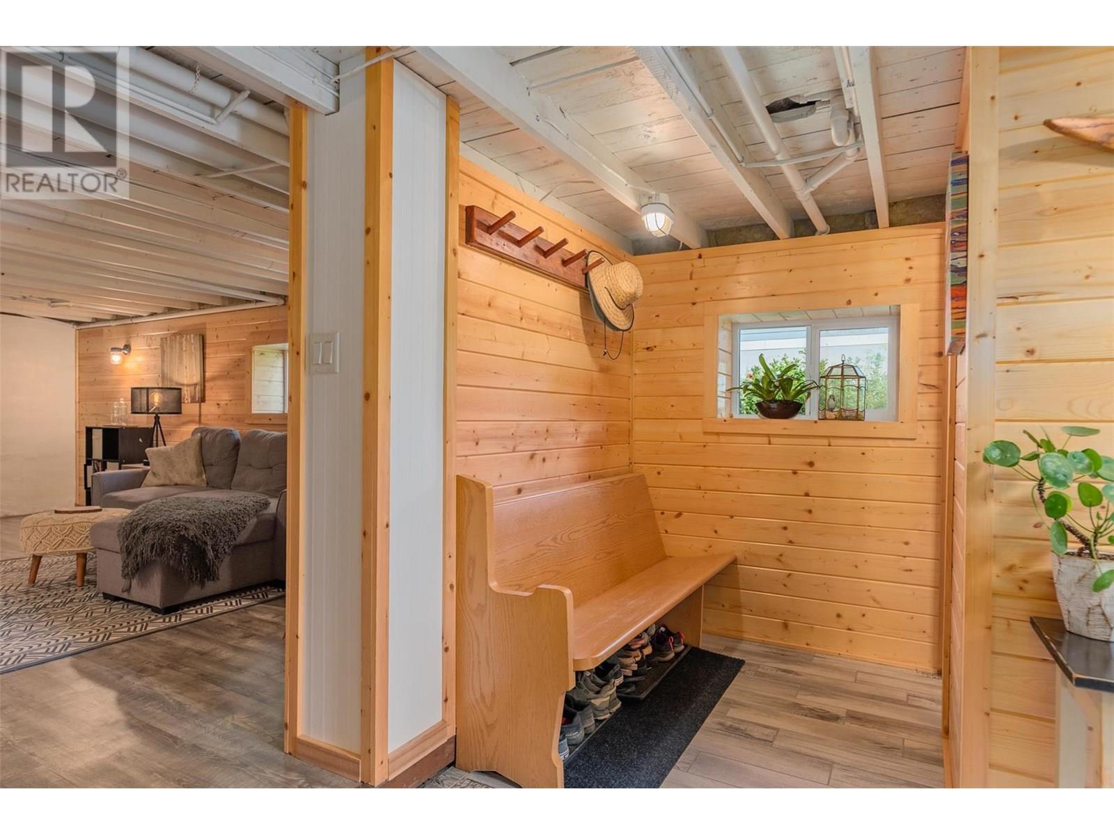 1954 Thompson Avenue, Rossland, British Columbia  V0G 1Y0 - Photo 15 - 10356106