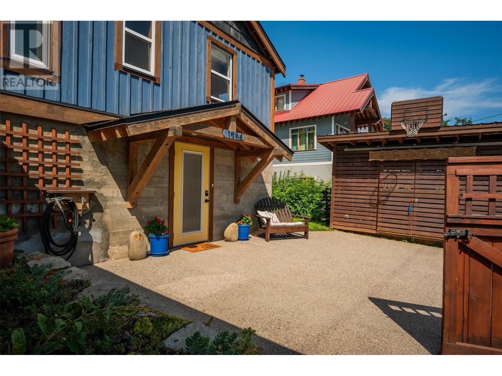 1954 Thompson Avenue, Rossland, British Columbia  V0G 1Y0 - Photo 2 - 10356106