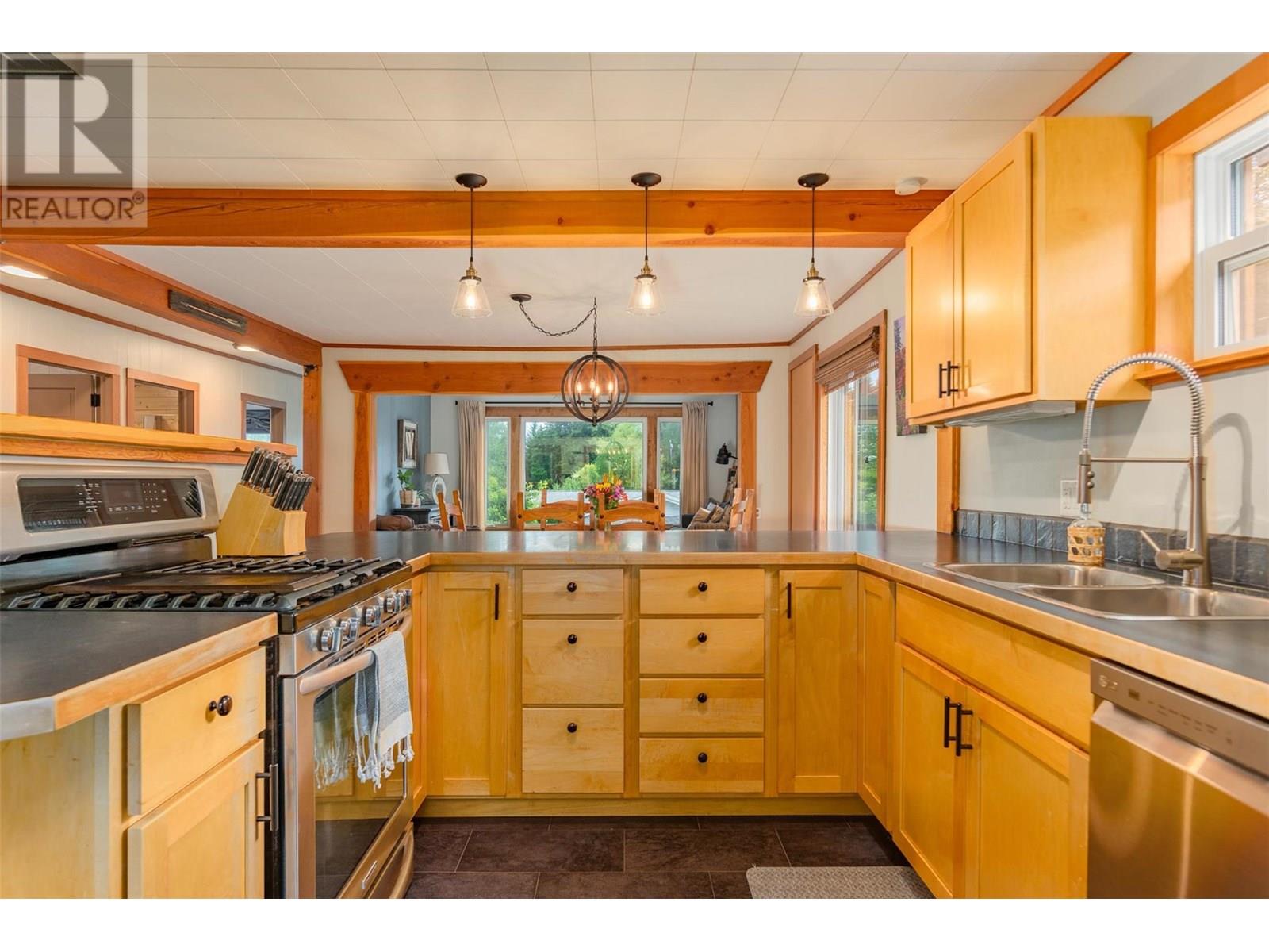 1954 Thompson Avenue, Rossland, British Columbia  V0G 1Y0 - Photo 29 - 10356106