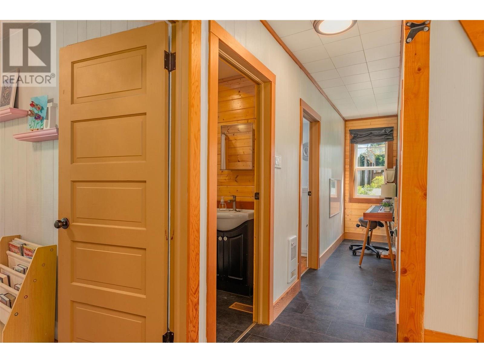 1954 Thompson Avenue, Rossland, British Columbia  V0G 1Y0 - Photo 30 - 10356106