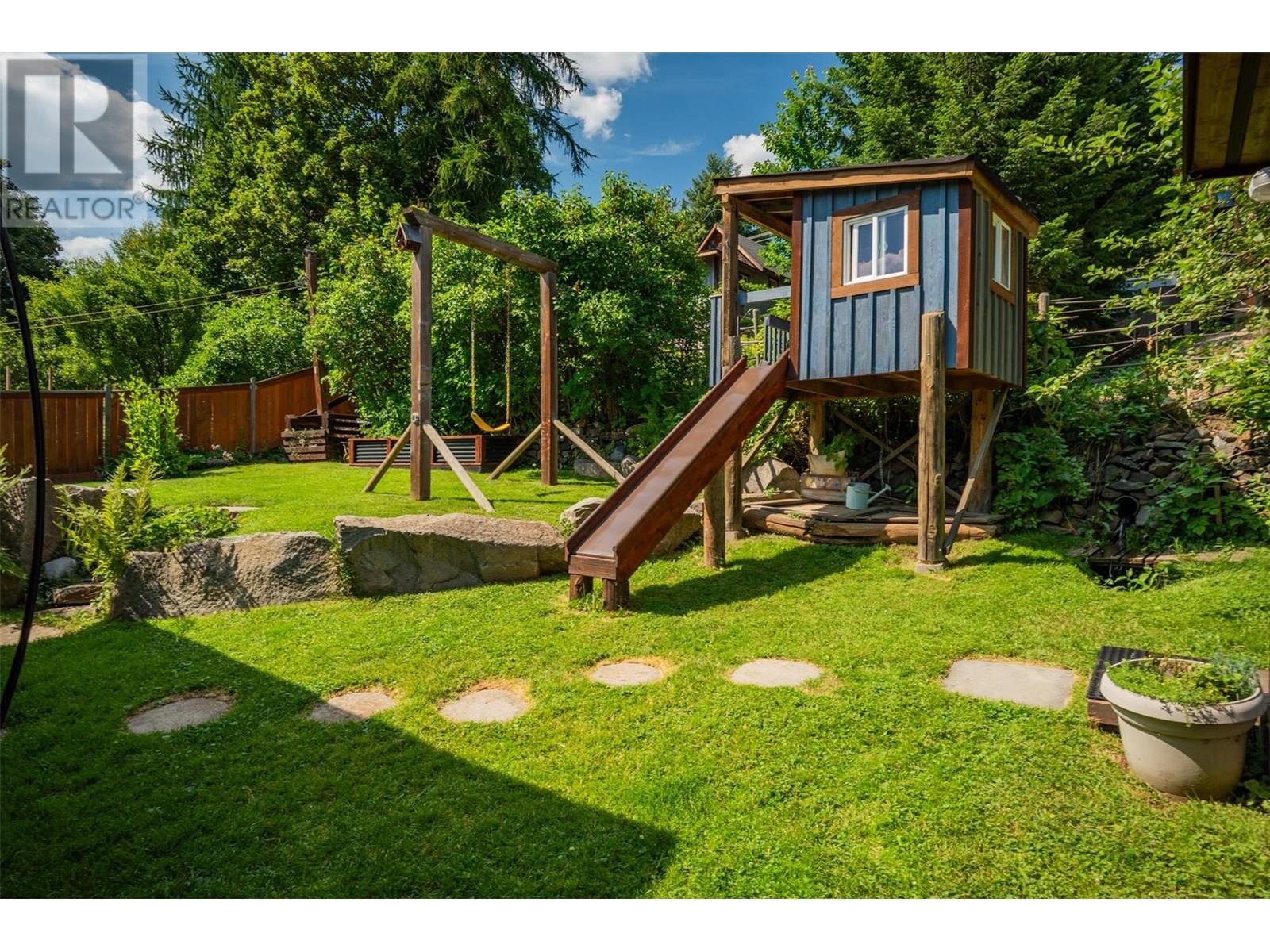1954 Thompson Avenue, Rossland, British Columbia  V0G 1Y0 - Photo 4 - 10356106