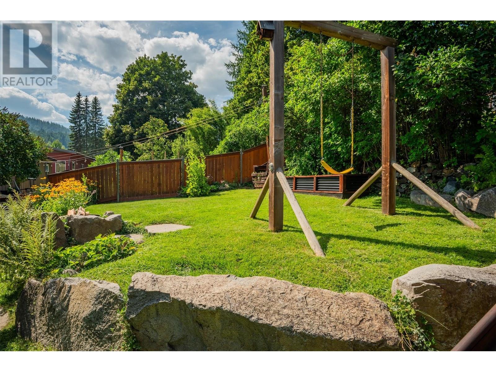 1954 Thompson Avenue, Rossland, British Columbia  V0G 1Y0 - Photo 5 - 10356106