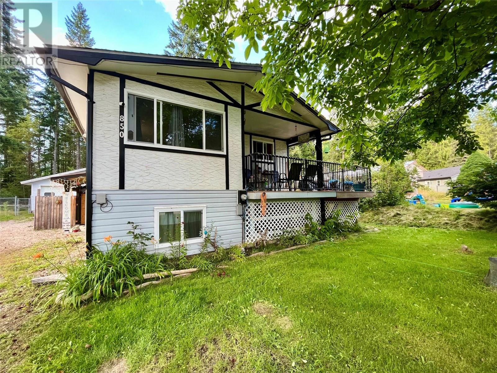 850 Columbia Crescent, Nakusp, British Columbia  V0G 1R0 - Photo 1 - 10357392