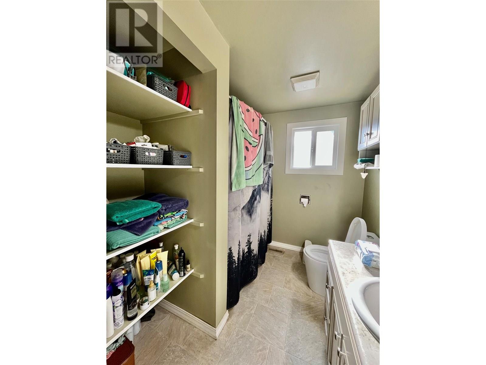 850 Columbia Crescent, Nakusp, British Columbia  V0G 1R0 - Photo 17 - 10357392