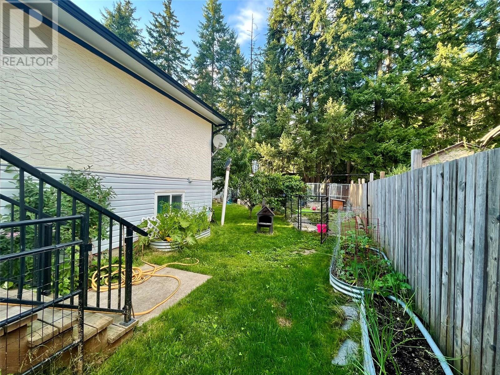 850 Columbia Crescent, Nakusp, British Columbia  V0G 1R0 - Photo 34 - 10357392