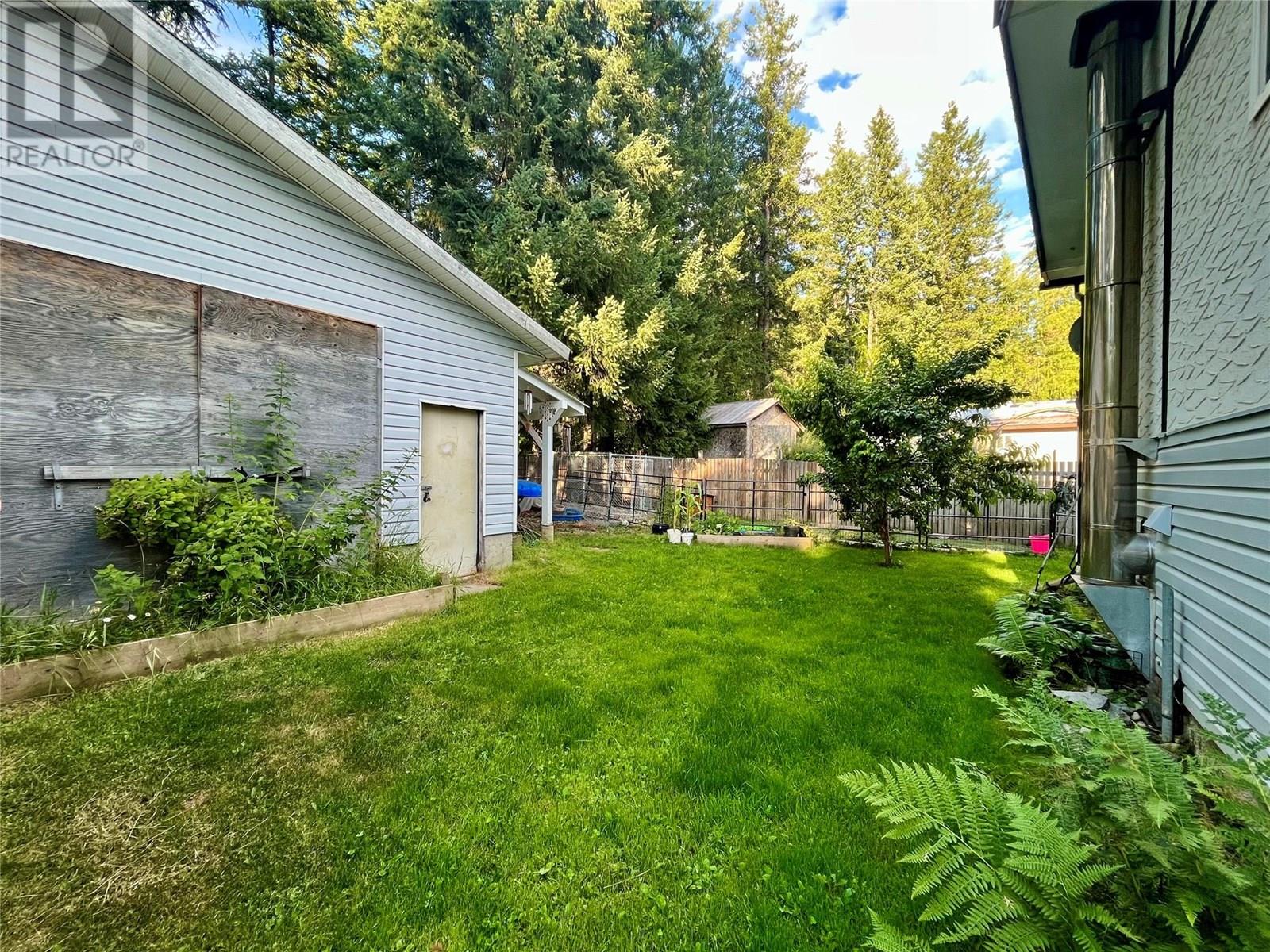 850 Columbia Crescent, Nakusp, British Columbia  V0G 1R0 - Photo 5 - 10357392