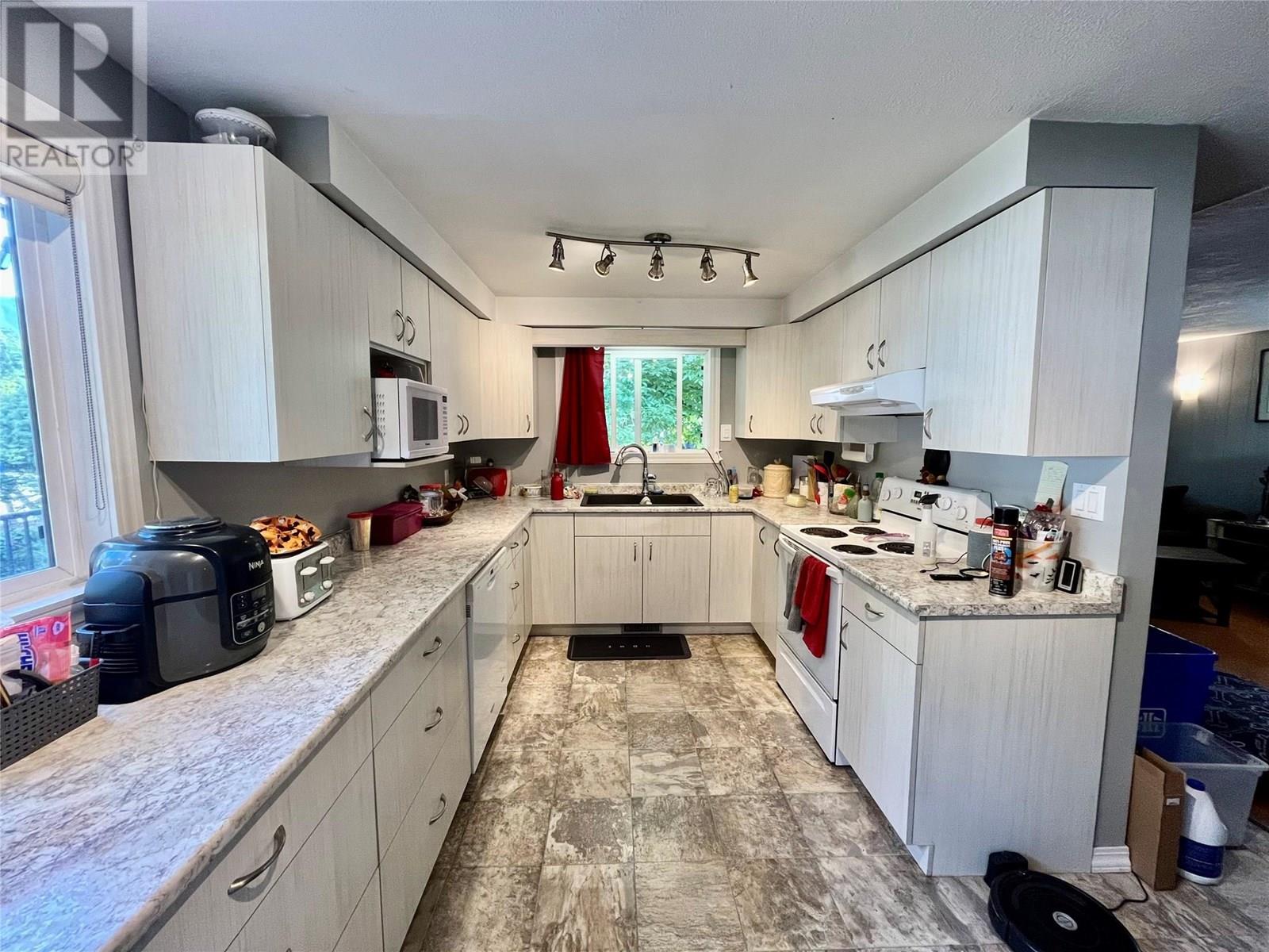 850 Columbia Crescent, Nakusp, British Columbia  V0G 1R0 - Photo 6 - 10357392