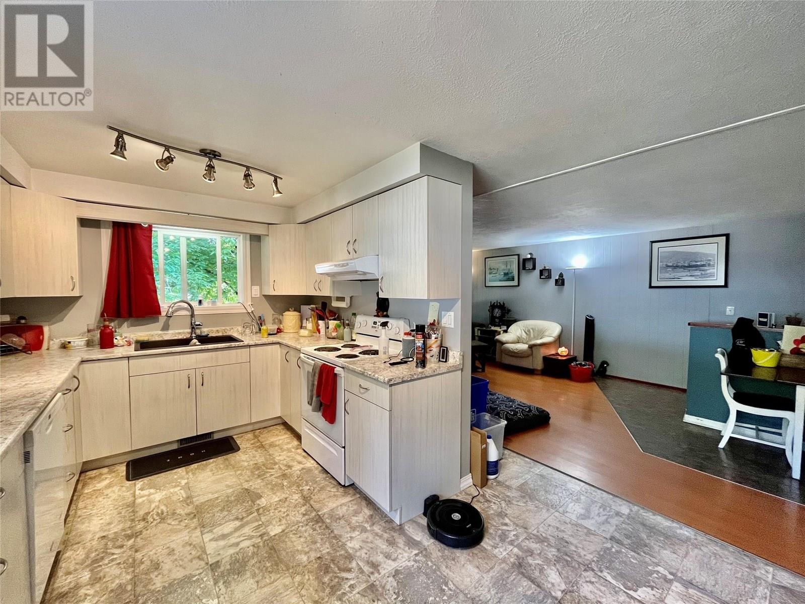 850 Columbia Crescent, Nakusp, British Columbia  V0G 1R0 - Photo 7 - 10357392