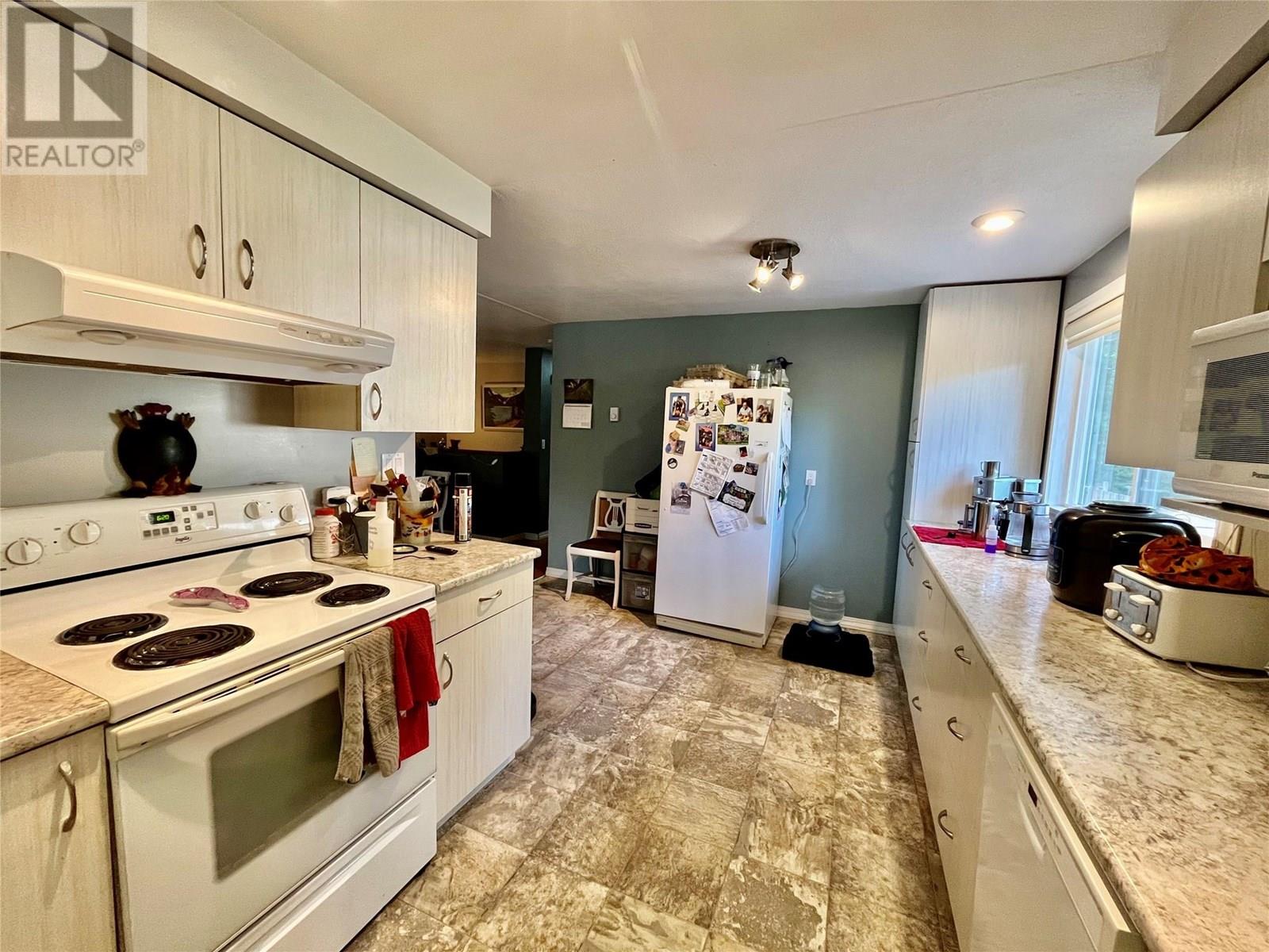 850 Columbia Crescent, Nakusp, British Columbia  V0G 1R0 - Photo 8 - 10357392