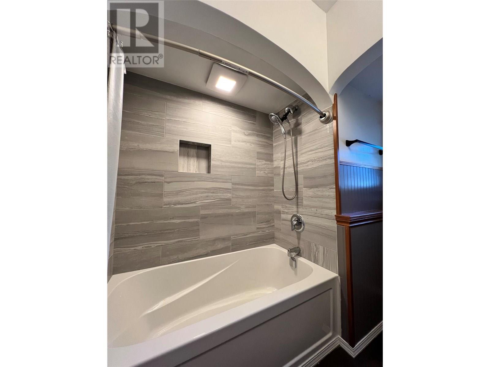 1237 Columbia Avenue, Trail, British Columbia  V1R 1J3 - Photo 13 - 10357288