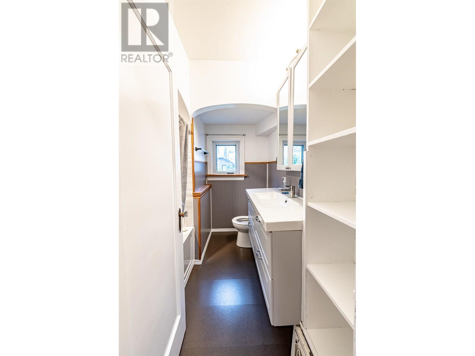 1237 Columbia Avenue, Trail, British Columbia  V1R 1J3 - Photo 14 - 10357288