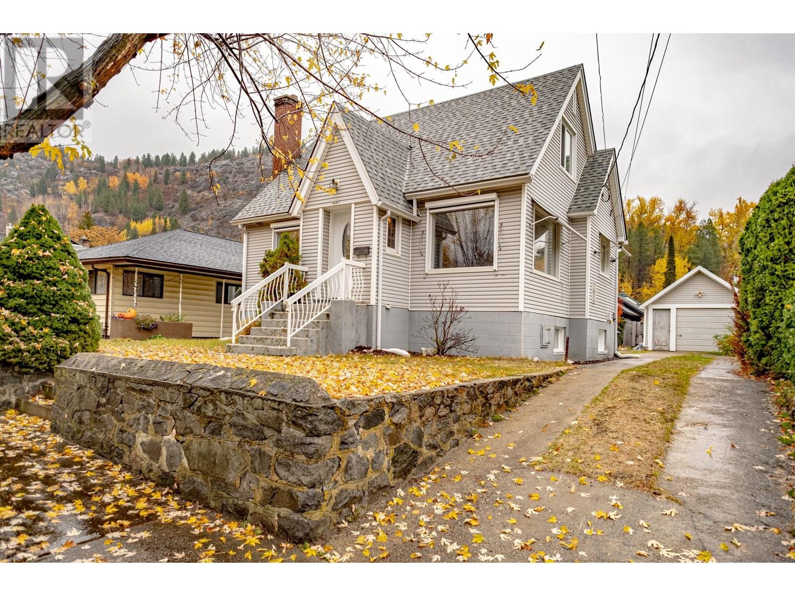 1237 Columbia Avenue, Trail, British Columbia  V1R 1J3 - Photo 32 - 10357288