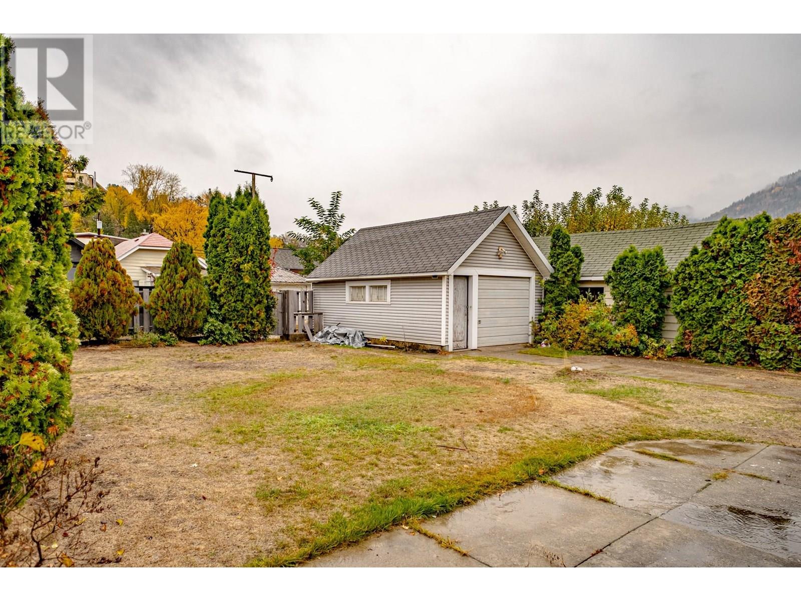 1237 Columbia Avenue, Trail, British Columbia  V1R 1J3 - Photo 33 - 10357288