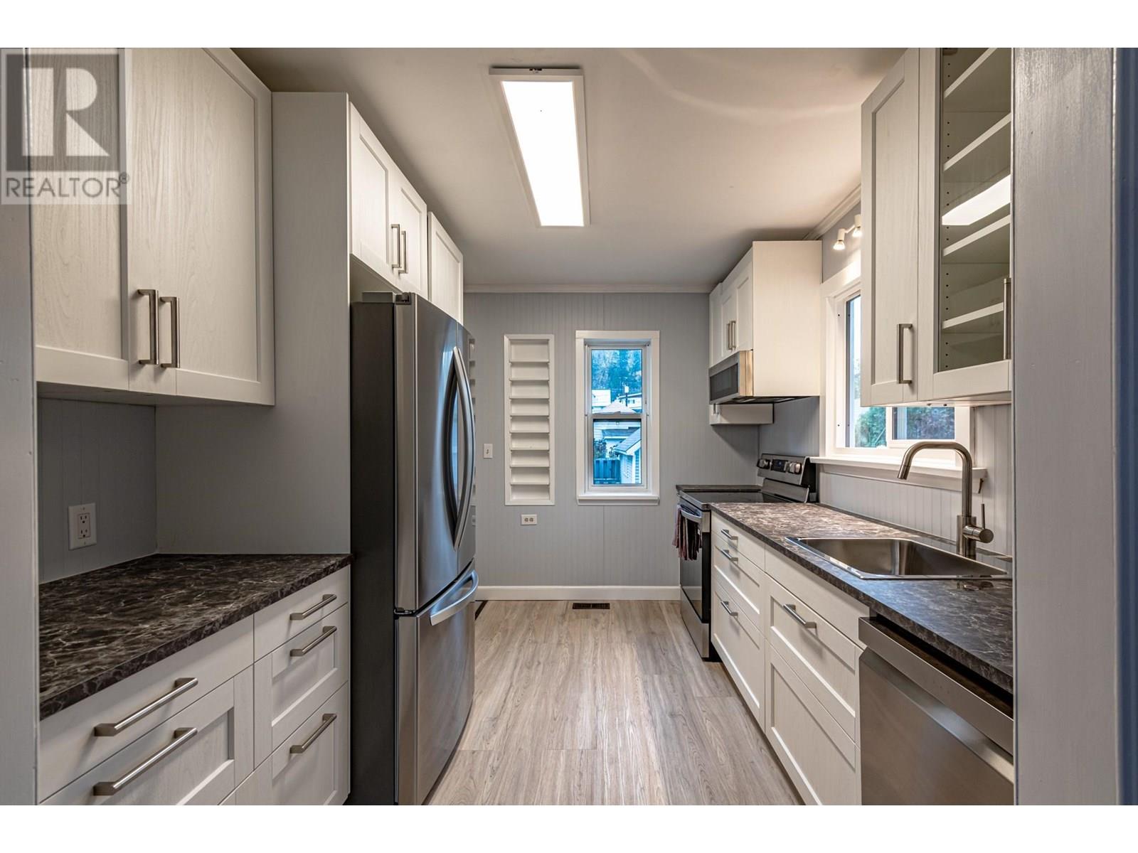 1237 Columbia Avenue, Trail, British Columbia  V1R 1J3 - Photo 4 - 10357288