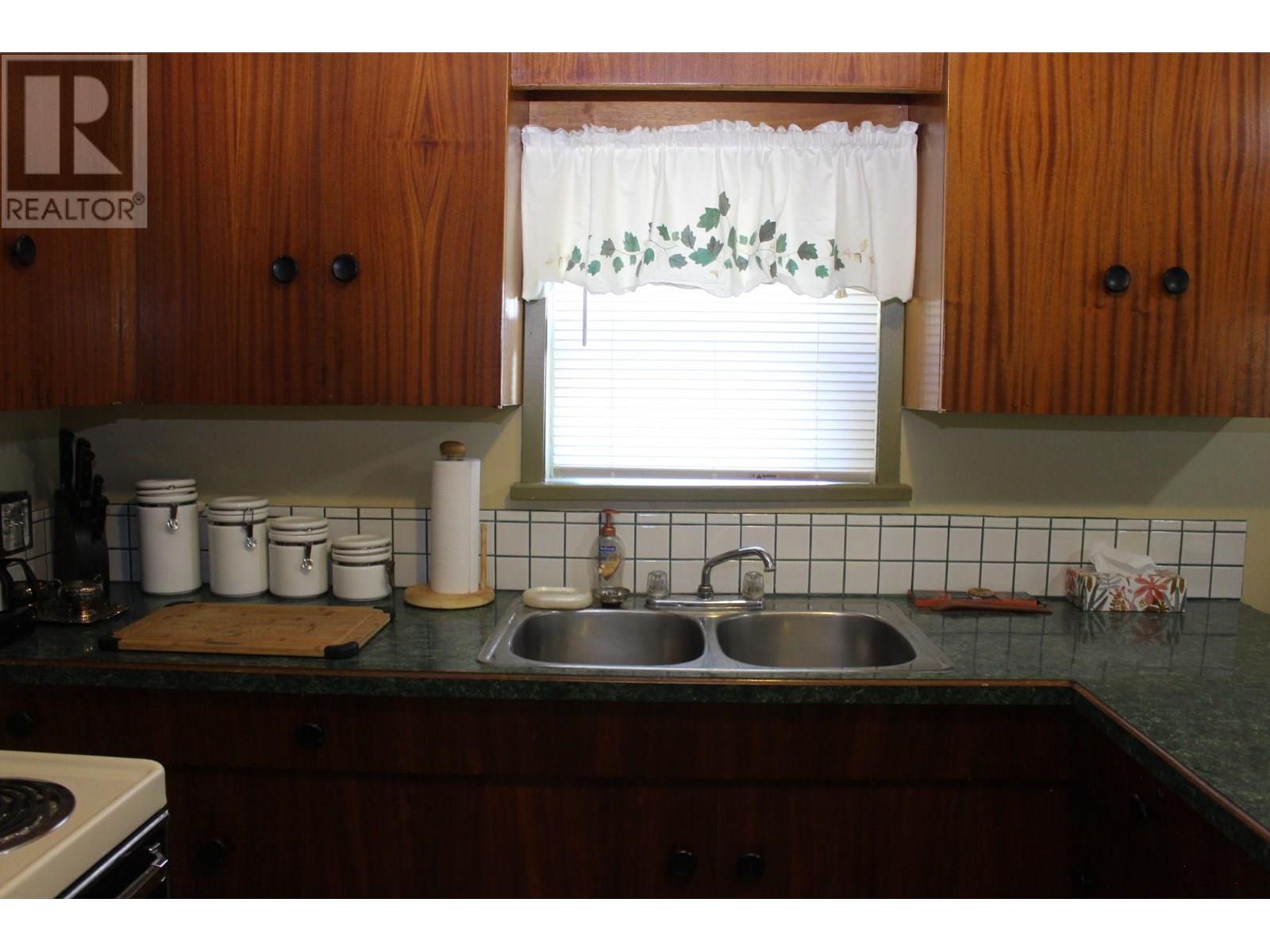 154 Kitchener Street, Trail, British Columbia  V1R 3M1 - Photo 40 - 10357525