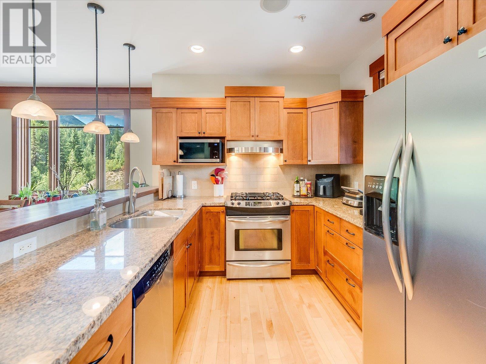 1002 Creekside Terrace Unit# A, Rossland, British Columbia  V0G 1Y0 - Photo 7 - 10349779