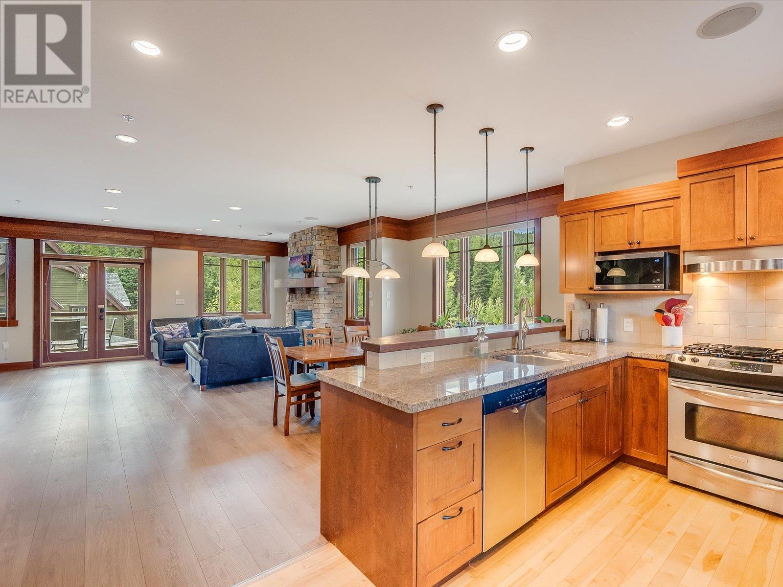 1002 Creekside Terrace Unit# A, Rossland, British Columbia  V0G 1Y0 - Photo 8 - 10349779
