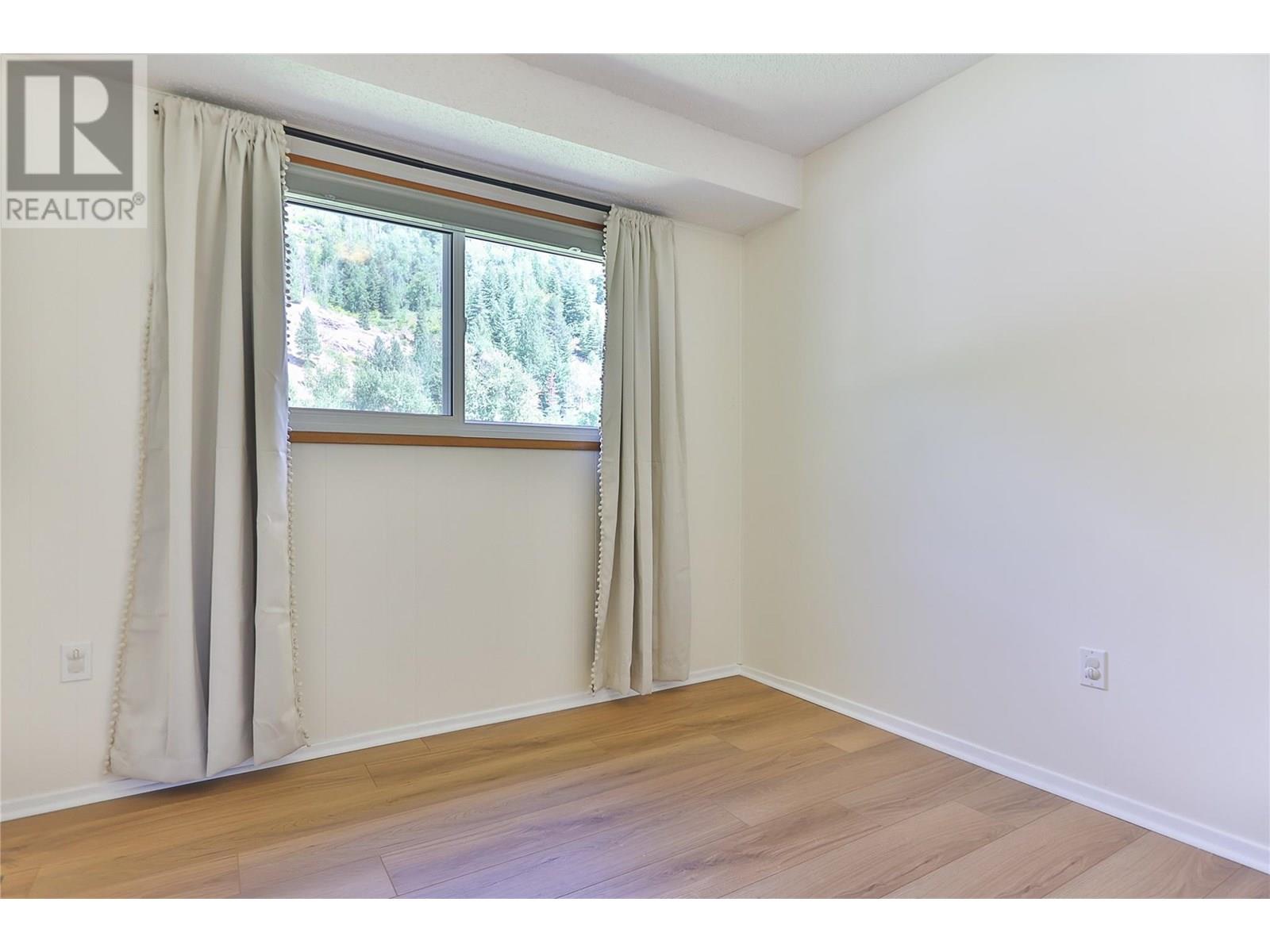 1164 Marianna Crescent, Trail, British Columbia  V1R 1E1 - Photo 11 - 10357389