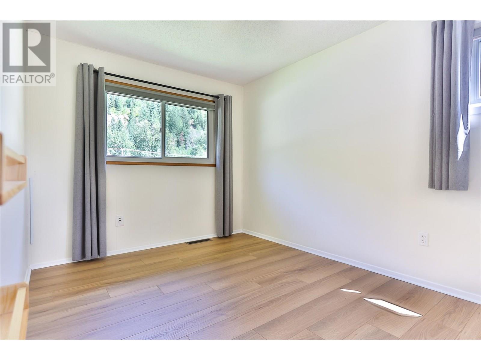 1164 Marianna Crescent, Trail, British Columbia  V1R 1E1 - Photo 13 - 10357389
